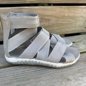 Sorel Out N About Sandals Stretch Elastic Straps Gladiator Back Zip 7 Open Toe
